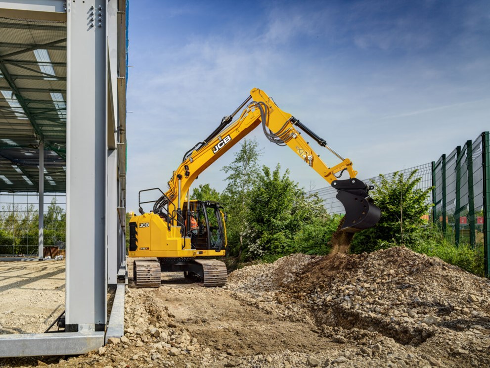 145XR Reduced tailswing X series excavator